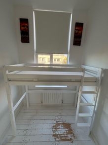 Loft bed / high sleeper