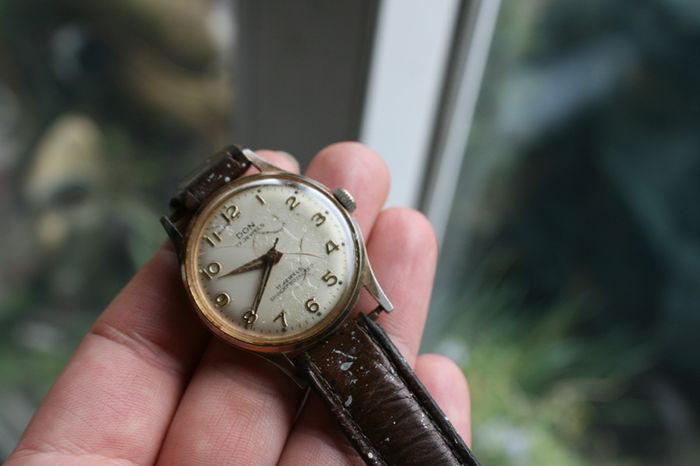 Vintage Mechanical Hand-Winding Wristwatche (works well)