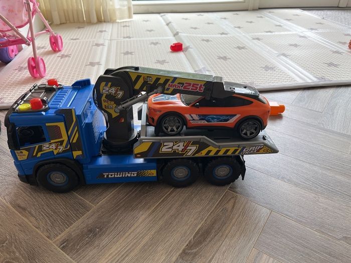 tow truck toy