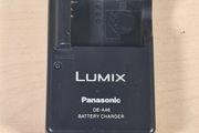 PANASONIC LUMIX DE-A46 battery charger for digital camera
