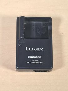 PANASONIC LUMIX DE-A46 battery charger for digital camera
