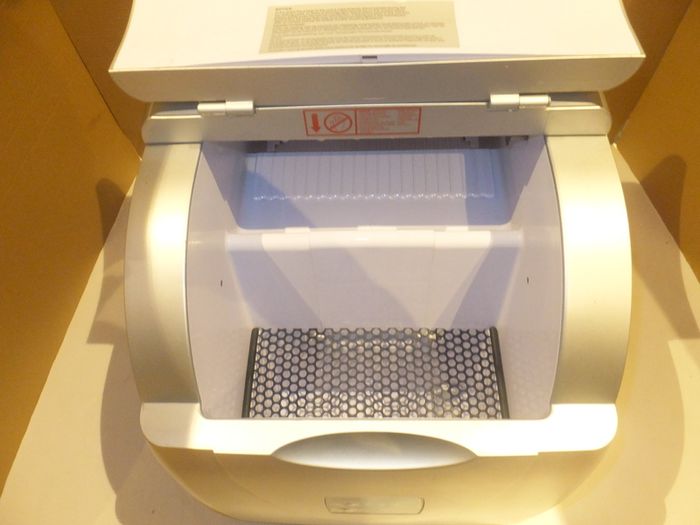 ice cube maker