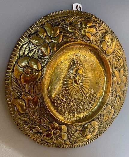 Vintage Brass Wall Plate Queen Elizabeth 41cm