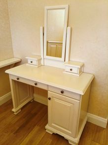 Cream dressing table