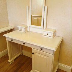 Cream dressing table