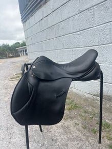17.5 Barnsby jumping saddle