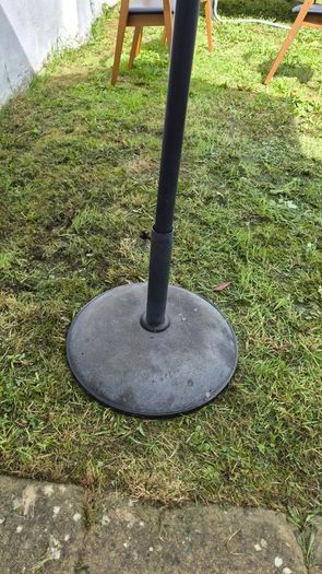 Garden Umbrella 2.7m In Good Condition