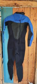 Surf 500 Wetsuit  4/3mm  Size M Brand New
