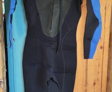 Surf 500 Wetsuit  4/3mm  Size M Brand New
