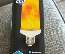 LED flame effect light bulb