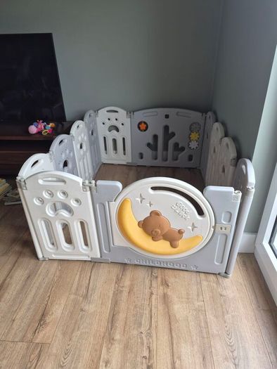 Playpen with Safety Gate
