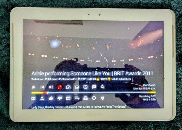 Selling a white Samsung Galaxy Tab tablet, Android 7,  in excellent condition.