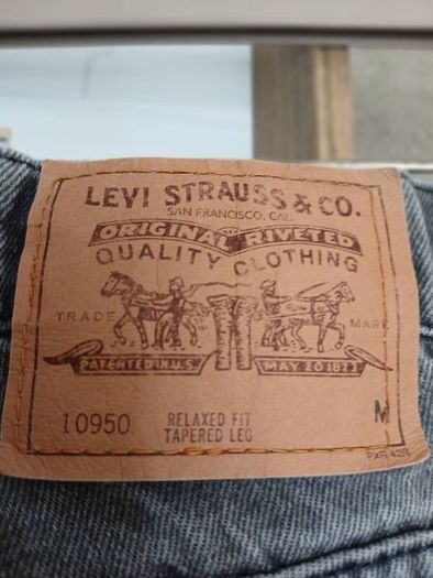levis relaxed fit tapered leg  Postage included