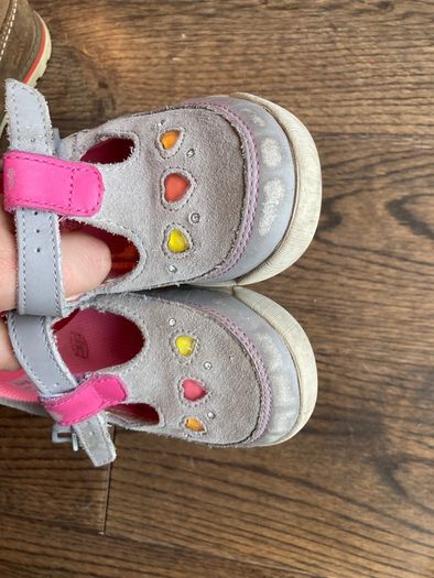 Clarks girl shoes 7F