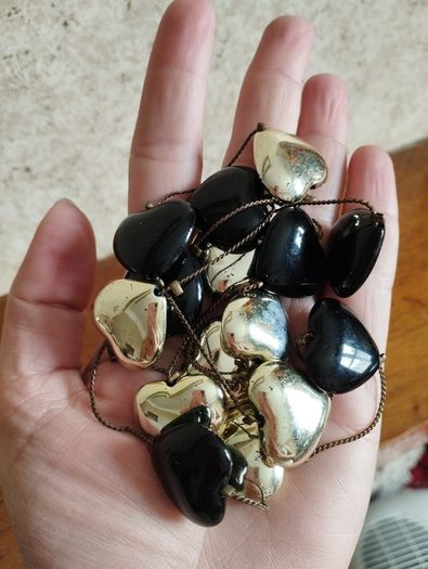 Stylish Long Necklace of Black and Gold Hearts.