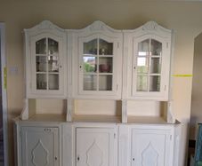 Large Mahogany cabinet hutch