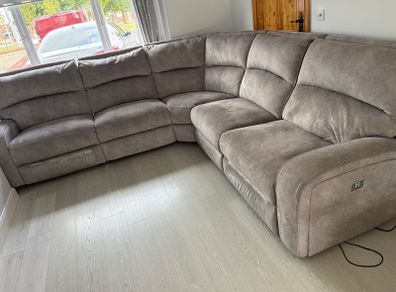 L shape 5 seater couch with single recliner