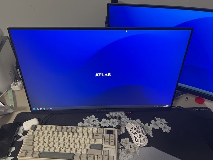 Alienware 25 Gaming Monitor 320Hz AW2525HM Mint Condition plus FREE Gift