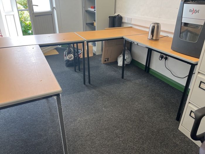 desks x 4 (nice day/hint office brand)