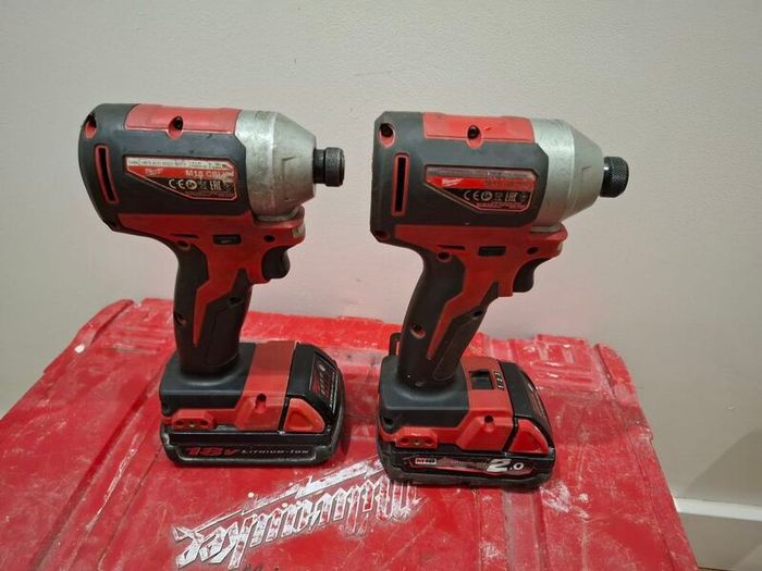2 Milwaukee impact drivers with batteries