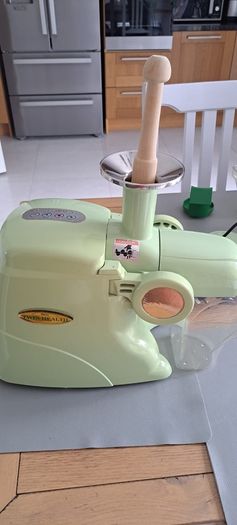 Twin Health juice extractor