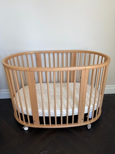Stokke V2 Cot and Mattress