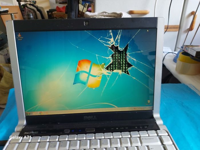 DELL XPS M1330, Windows 7, Intel Core 2 Duo CPU T8100, 2.1GHz, 4GB Ram, 300GB HDD, Chrome, VLC etc, A true Blast from the Past