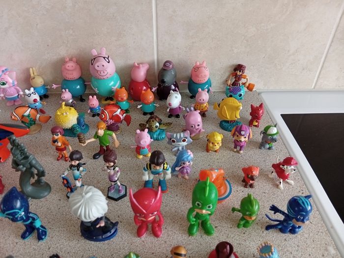 Collection Of Tv and Disney Figures Doorables, Jake , Sleeping Beauty, Nemo,Tomorrowland peppa, pj masks etc