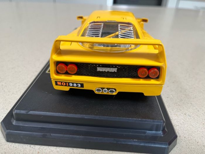 Ferrari F40 1/24 Burago