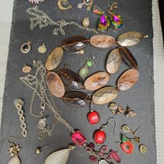 Various jewellery pieces