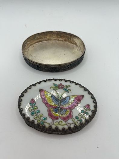 Antique Chinese pill box