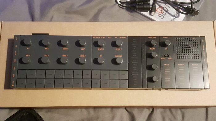 Yamaha Seqtrak - Groove box Black