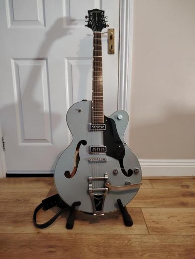 Gretsch G5127 Baby blue Electromatic guitar with hard case