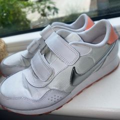 Girls nike runners UK 2