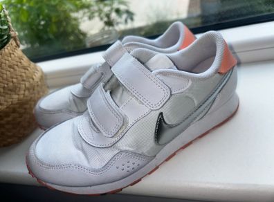 Girls nike runners UK 2