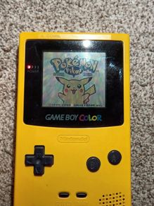 Yellow Gameboy Colour + Pokemon Yellow