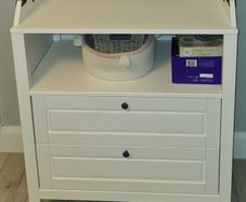 Changing table/chest of drawers
