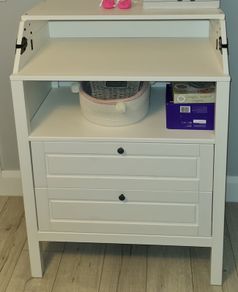 Changing table/chest of drawers