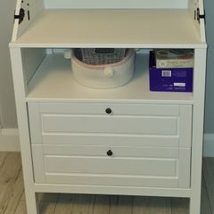 Changing table/chest of drawers