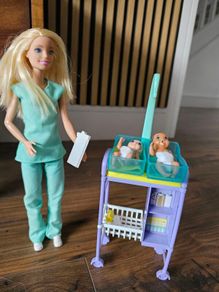 Barbie doctor set with 2 dolls