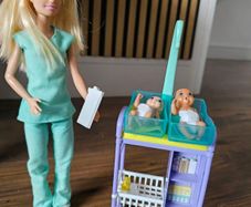 Barbie doctor set with 2 dolls