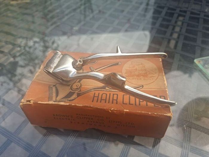 Vintage 1930's Chard No. 60B Hair Clipper set, produced by Brown's Clipper Co in the UK