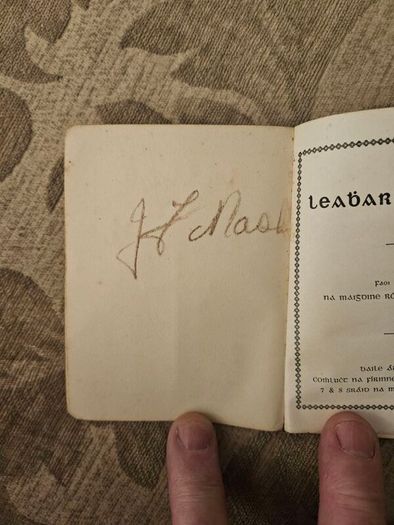 Rare Irish Prayer Book. Leabhar Urnaite. Faoi Coimirce Na Maigdinero-glormairemuire.small First Edition 1959 Paperback In Fair Condition.  See Photos For Same.