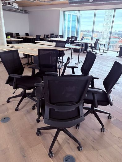 Desk & task chair