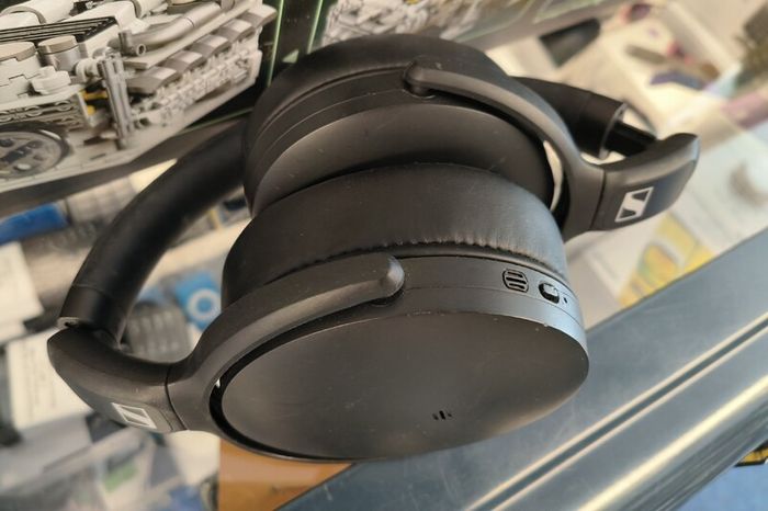 Sennheiser HD 350BT Wireless Over-Ear Bluetooth Headphones Black (Used)