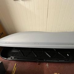 Roof box