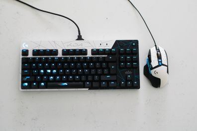 LOL KDA Logitech G502 Hero and GPRO Keyboard