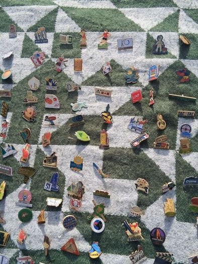 900 Vintage Enamel Pin Badges(rrp 1800-2500 euro)