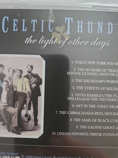 Celtic Thunder - The Light Of Other Days.