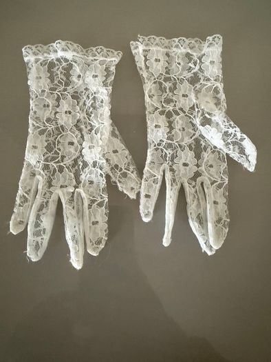 Vintage lace girls gloves